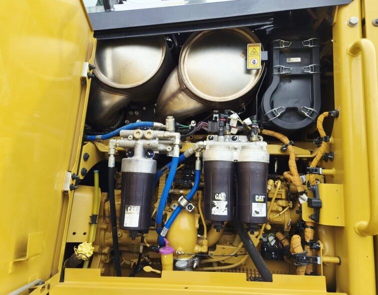 CATERPILLAR  140 AWD ***IMPECABLE***